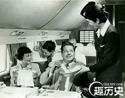 揭秘上世纪50年代的日本空姐:美丽温柔体贴
