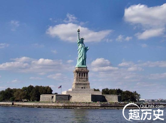 自由女神像是哪个国家送给美国的礼物?